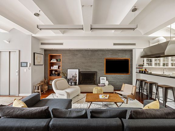 4th image of 176 Franklin St #Penthouse