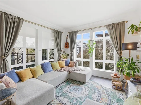 168 E 35th Ave #306, Vancouver, BC V5W 1A6