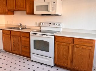 1703 Oakshire Ln UNIT D, Pueblo, CO 81001