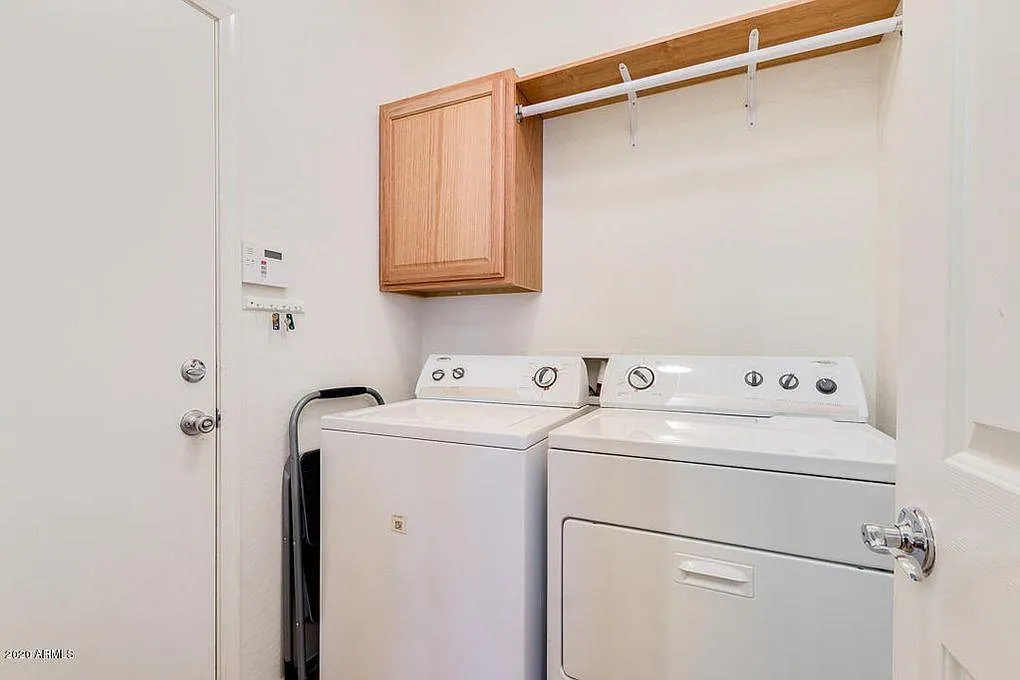 4 bed, 2066 sqft, $4,500 — Photo 4