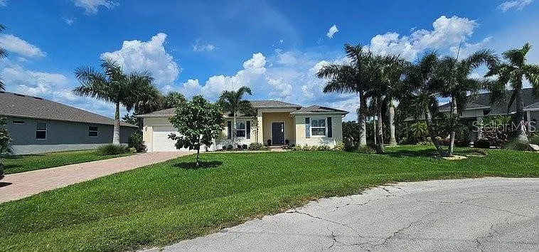 3 bed, 2.0 bath, 2001 sqft, $2,500 — Photo 2