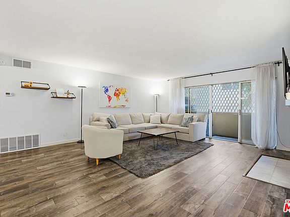 4th image of 5440 Lindley Ave Unit 206