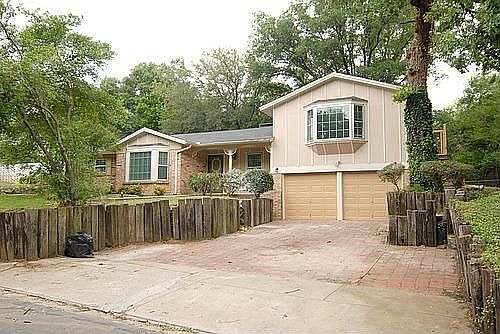 1st image of 425 Crosstimber Dr