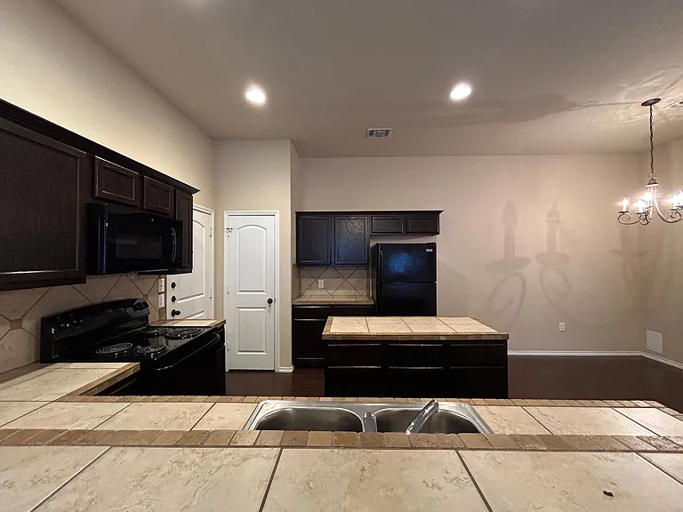 697 Creekside Cir — Photo 7