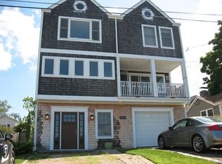 57 Attleboro Ave, Portsmouth, RI 02871