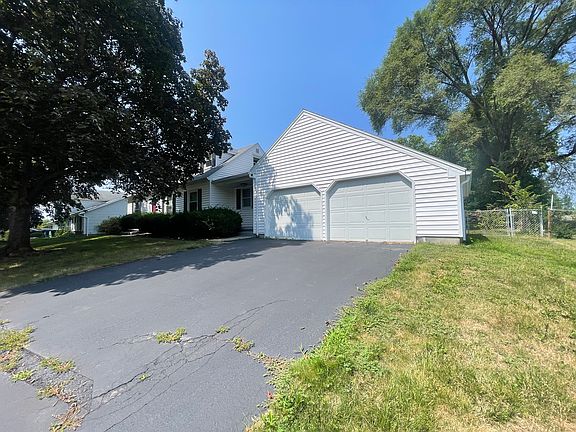 2nd image of 736 Mont Vista Ln