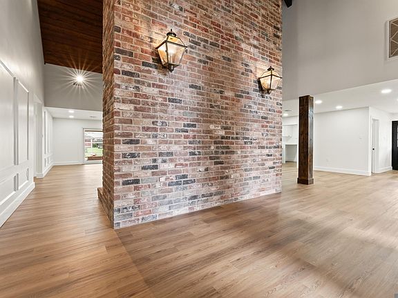 3rd image of 5812 Georgetown Ave