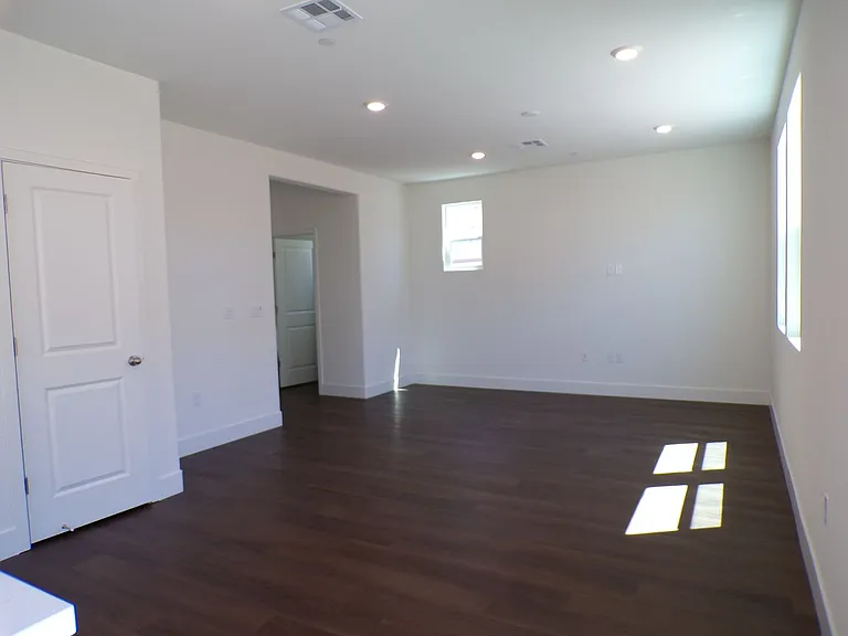 4333 Frontier Way — Photo 6