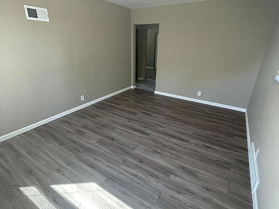 Entrance/ Living room