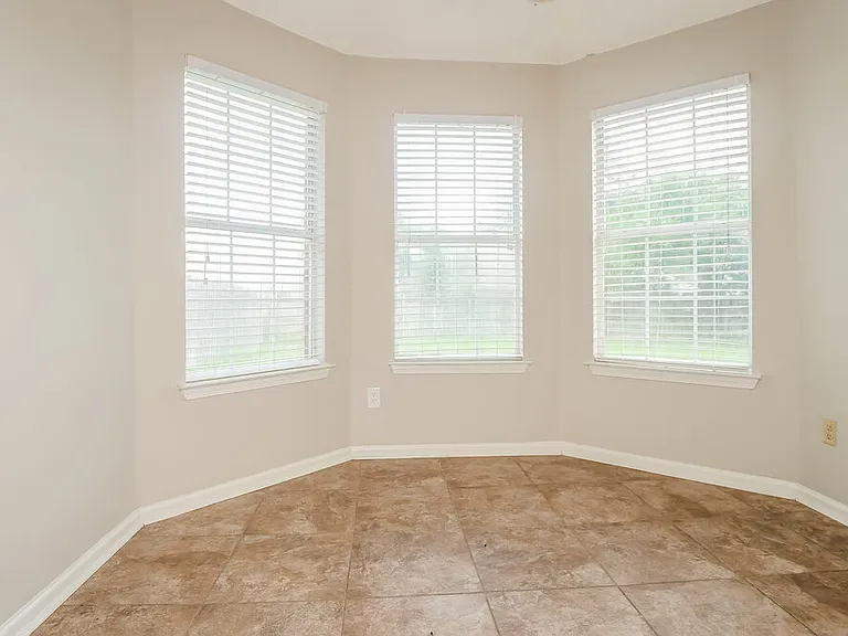 3840 Clarion Dr — Photo 6