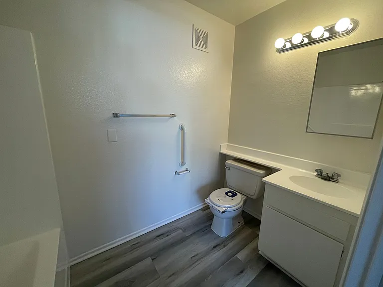 Elm Terrace Apartments — Photo 12