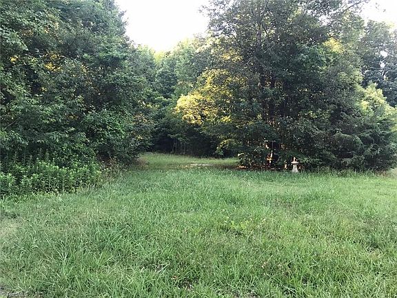 3rd image of 3609 Edgewood Dr