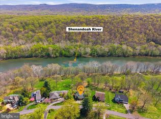 1087 Avon Bend Rd, Charles Town, WV
