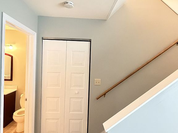 2nd image of 511 Thomas Rd