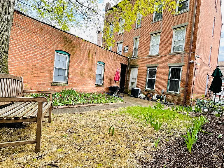 924 State St #5 — Photo 15