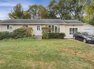 1827 Onacrest Ct N, Maplewood, MN 55117