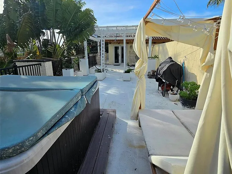 808 N Victoria Park Rd #0 — Photo 15