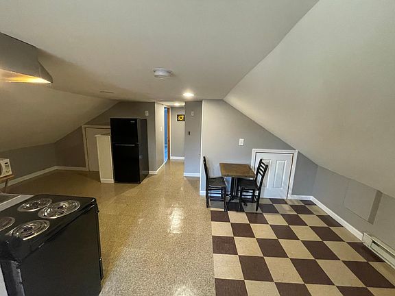2nd image of 10 De Soto St