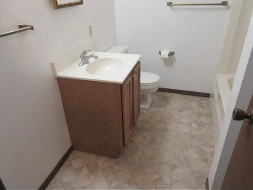 2nd image of 906 Cedar River Dr #6