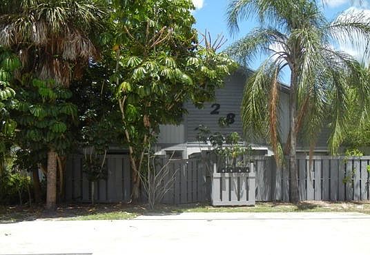 1st image of 428 N Cypress Dr APT B