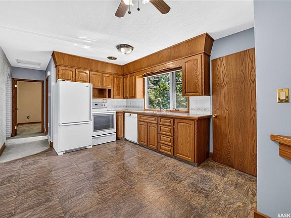 4th image of 27 Ellison CRESCENT