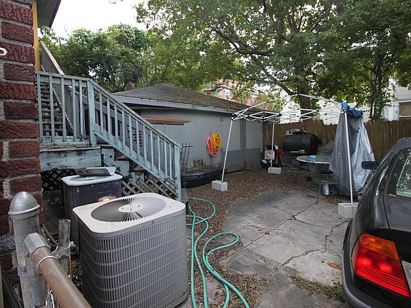 4th image of 38 E 17th St