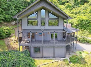 189 Trillium Ln, Brasstown, NC 28902