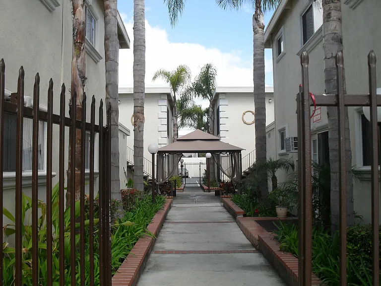 Parkridge Apartments — Photo 15