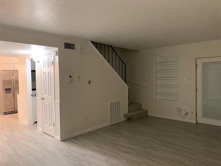 2211 Montclair Dr — Photo 13