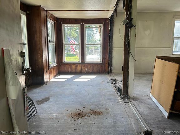 4th image of 16891 Fenton St