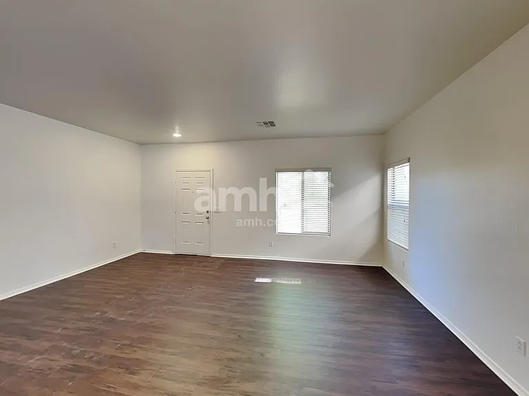 18541 W Valerie Dr — Photo 7