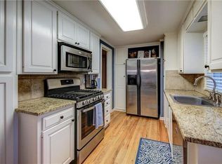 4307 W 69th St, Prairie Village, KS 66208