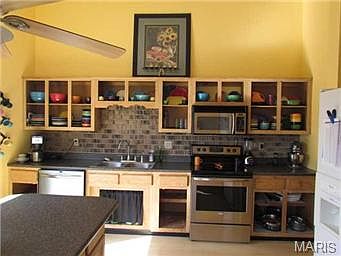 4th image of 403 9th Street Cir