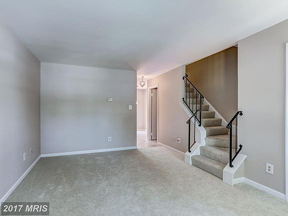 3rd image of 8547 Southlawn Ct