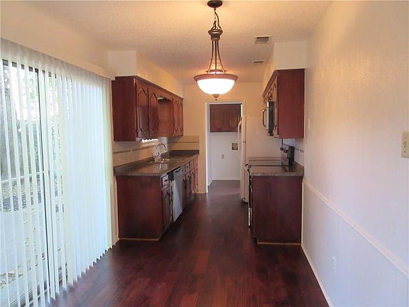 2nd image of 115 Shadybrook Dr