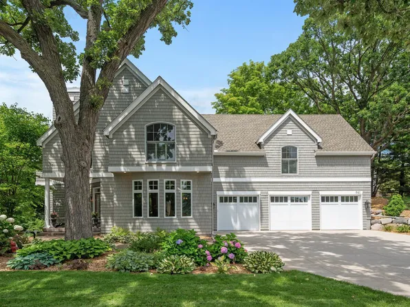 841 Great Oaks Trl, Eagan, MN 55123
