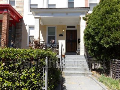152 Uhland Ter NE, Washington, DC, 20002