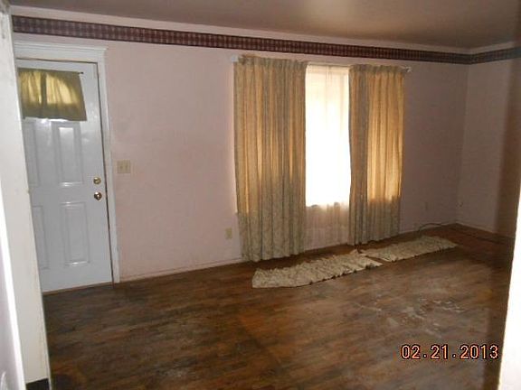 3rd image of 1509 Roselawn Ave