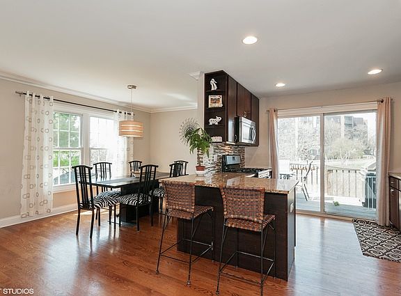 4th image of 228 Dover Ct