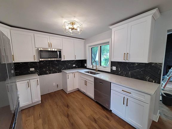 3rd image of 1618 W 54th Pl