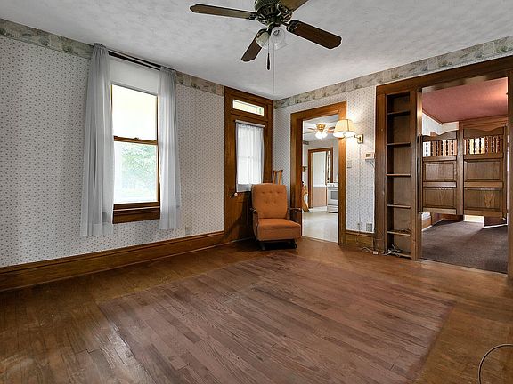 4th image of 615 E Church St