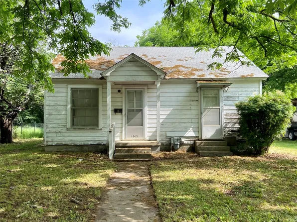 1021 Truelove St, Gainesville, TX 76240