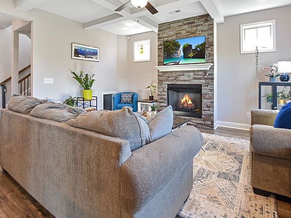 3rd image of 410 Andean Ct