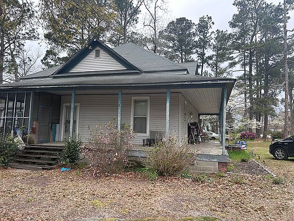 2nd image of 301 College St