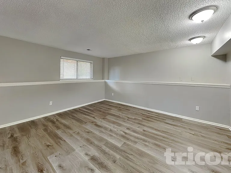 1164 Lewiston St — Photo 14