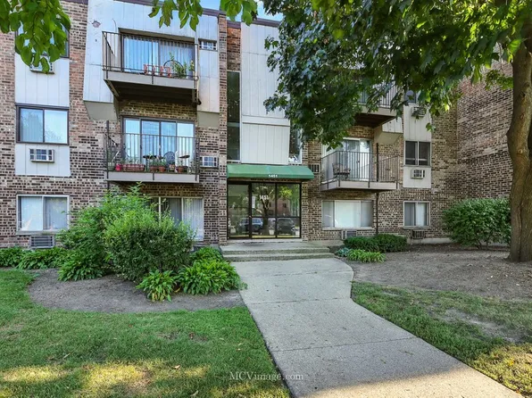 1451 N Winslowe Dr APT 304, Palatine, IL 60074