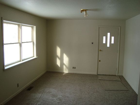 5th image of 601 Country Club Dr