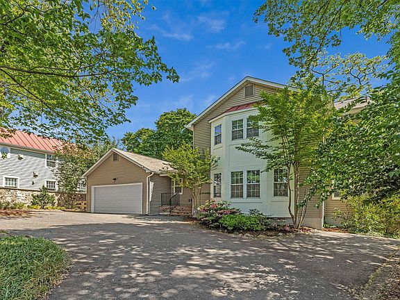4th image of 3683 Blenheim Blvd
