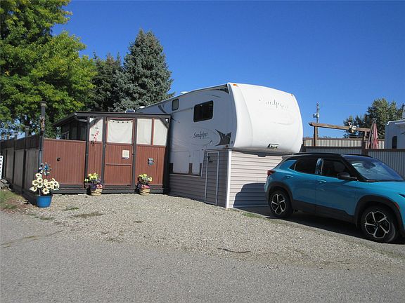 2nd image of 415 Commonwealth Rd #18