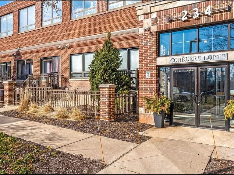 234 E Reservoir Ave #303 — Photo 33